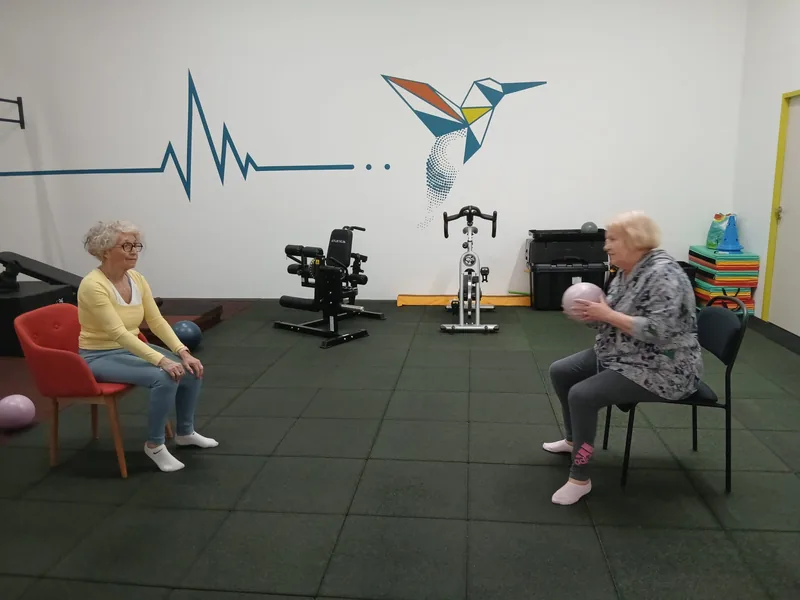 Atelier de coordination et d'échange avec ballon au studio Gymouv'