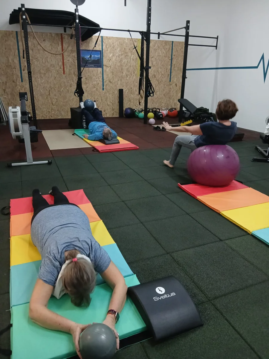 Séance d'activité physique adaptée supervisée chez Gymouv'