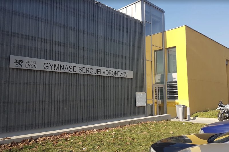 Vue extérieure du gymnase d'intervention Gymouv' à Lyon