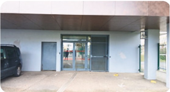 Entrée du lieu d'intervention Gymouv' à Vénissieux